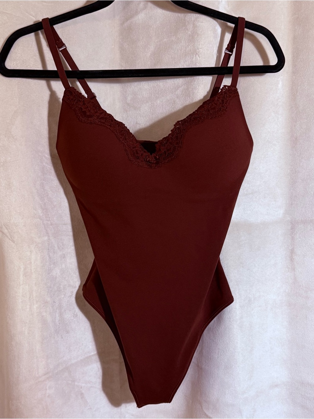 SKIMS Fits Everybody Thong Bodysuit w Built in Bra - rare color! - sz S